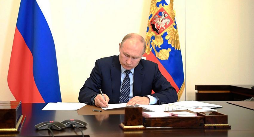 Путин подписал закон о заключении до 10 лет за склонение в интернете к приему наркотиков